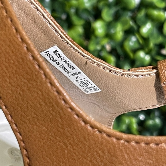 NWOT Crocs 7 Leigh Wedge Sandals - Picture 11 of 12